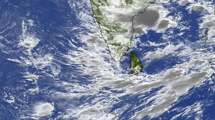 അത്തവും ഓണവും കറുത്തു വടക്കന്‍ കേരളം, ആഘോഷത്തിന്റെ നിറം കെടുത്തി മഴ