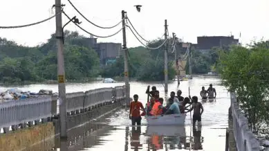 ഡൽഹിയിലും കിഴക്കൻ ഉത്തർപ്രദേശിലും നേരിയ മഴയും ഇടിമിന്നലും