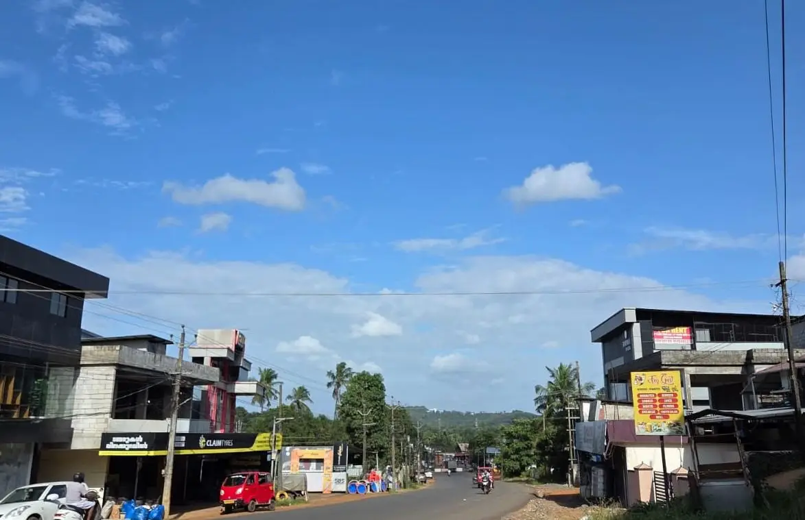 ഇടിയോടെ മഴ ; ഇന്ന് 6 ജില്ലകളിൽ മഞ്ഞ അലർട്ട്  കേരളത്തിൽ ഒറ്റപ്പെട്ട 
