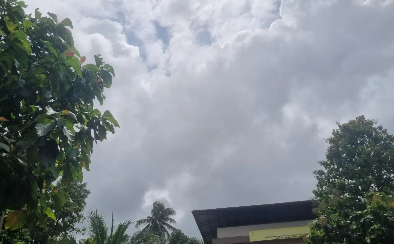 weather 10/09/25 : കേരളത്തിലും തമിഴ്നാട്ടിലും ഇന്നും മഴ സാധ്യത