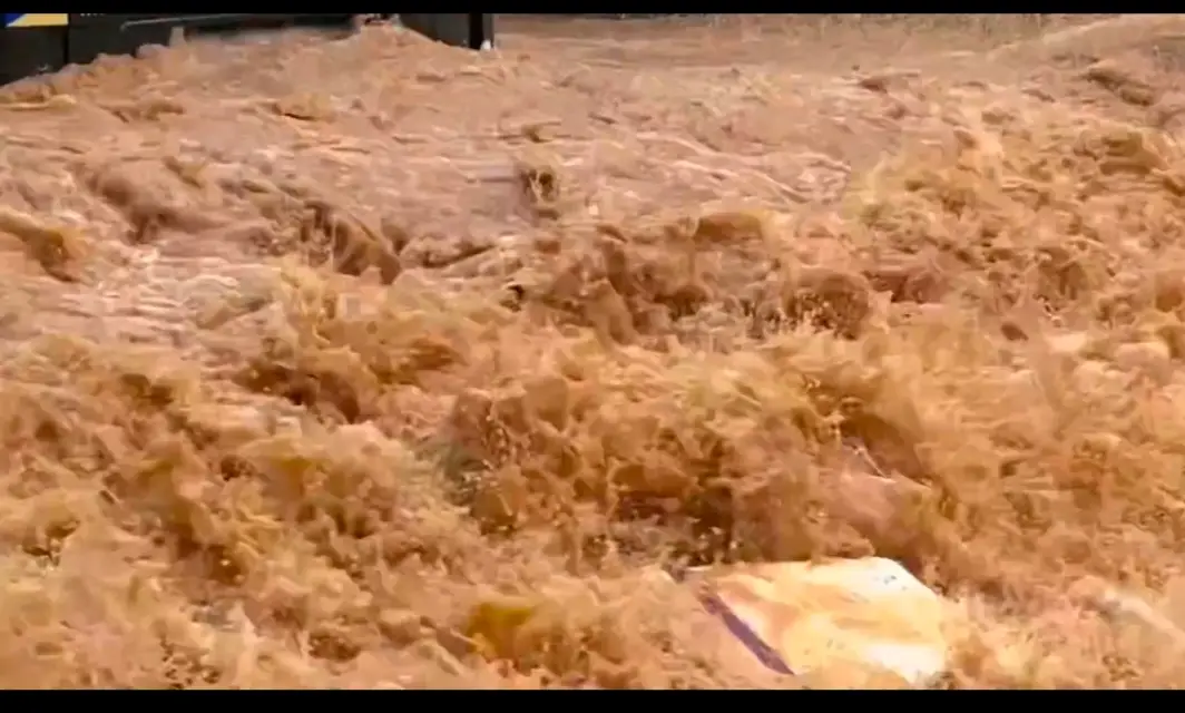 urgent-flood-warning-issued-as-chao-phraya-river-reaches-crisis-level-in-chai-nat
