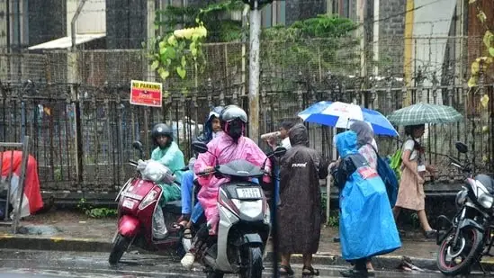 മുംബൈയിൽ ഇന്നും അടുത്ത രണ്ട് ദിവസവും കനത്ത മഴയ്ക്ക് സാധ്യത