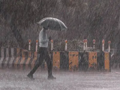 കേരളത്തിൽ കാലവർഷ സീസൺ  അവസാനിച്ചു: ഇന്ത്യയിൽ 75 വർഷത്തിനിടെ എല്ലാ മാസവും സാധാരണയിൽ കൂടുതൽ മഴ 