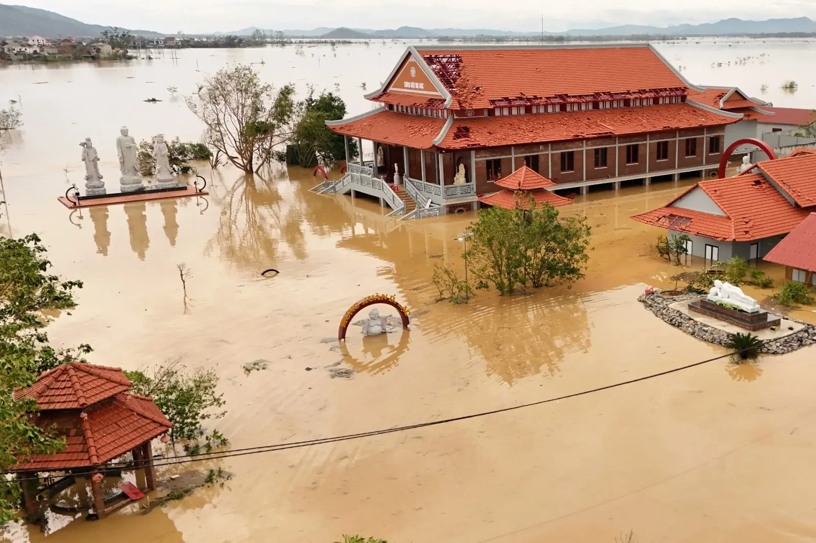 ബൗലോയ് ചുഴലിക്കാറ്റ്: വിയറ്റ്‌നാം, തായ്‌ലന്റ്, ഫിലിപ്പൈന്‍സ് എന്നിവിടങ്ങളില്‍ 30 ലേറെ മരണം