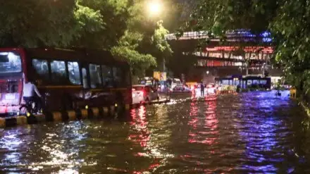 ഡൽഹി-എൻ‌സി‌ആറിൽ ഇന്ന് ഓറഞ്ച് അലർട്ട്; കനത്ത മഴയ്ക്കും ശക്തമായ കാറ്റിനും സാധ്യതയുണ്ടെന്ന്  മുന്നറിയിപ്പ് 