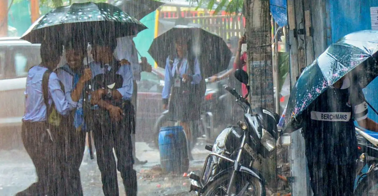 ഇടുക്കി, വയനാട്, തുടങ്ങി വിവിധ ജില്ലകളിൽ ഒക്ടോബർ 17 വരെ കനത്ത മഴയ്ക്ക് സാധ്യത
