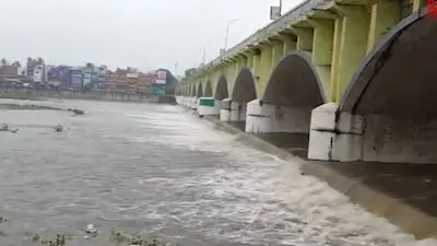 മധുരയിലെ വൈഗൈ നദി കരകവിഞ്ഞൊഴുകുന്നു, വെള്ളപ്പൊക്ക മുന്നറിയിപ്പ് നൽകി