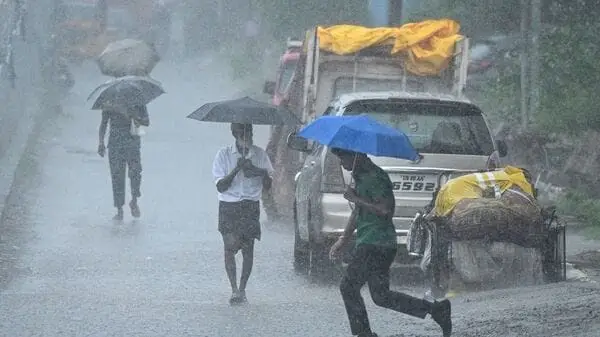 തമിഴ്‌നാട്ടിലെ തിരുവള്ളൂരിലും ആന്ധ്രാപ്രദേശിലും കാലാവസ്ഥാ നിരീക്ഷണ കേന്ദ്രം റെഡ് അലർട്ട് പ്രഖ്യാപിച്ചു; ഗതാഗത തടസ്സമുണ്ടാകുമെന്ന് മുന്നറിയിപ്പ്