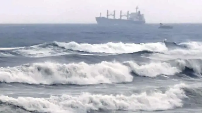 മൻ ത ചുഴലിക്കാറ്റ് കര കയറി : കാറ്റിന് 110 കി.മി വേഗത