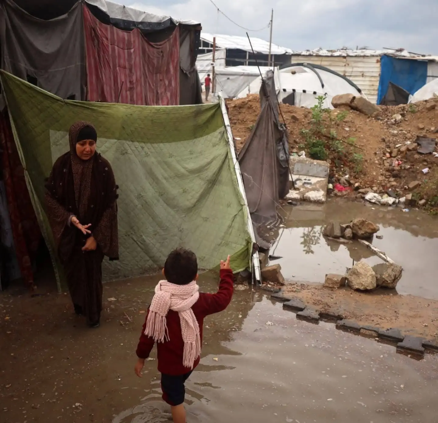 ദുരന്തങ്ങൾക്കു പിറകേ മറ്റൊരു ദുരന്തം,ഗസ്സയിൽ കനത്ത മഴ ടെൻ്റുകളിൽ വെള്ളം കയറി