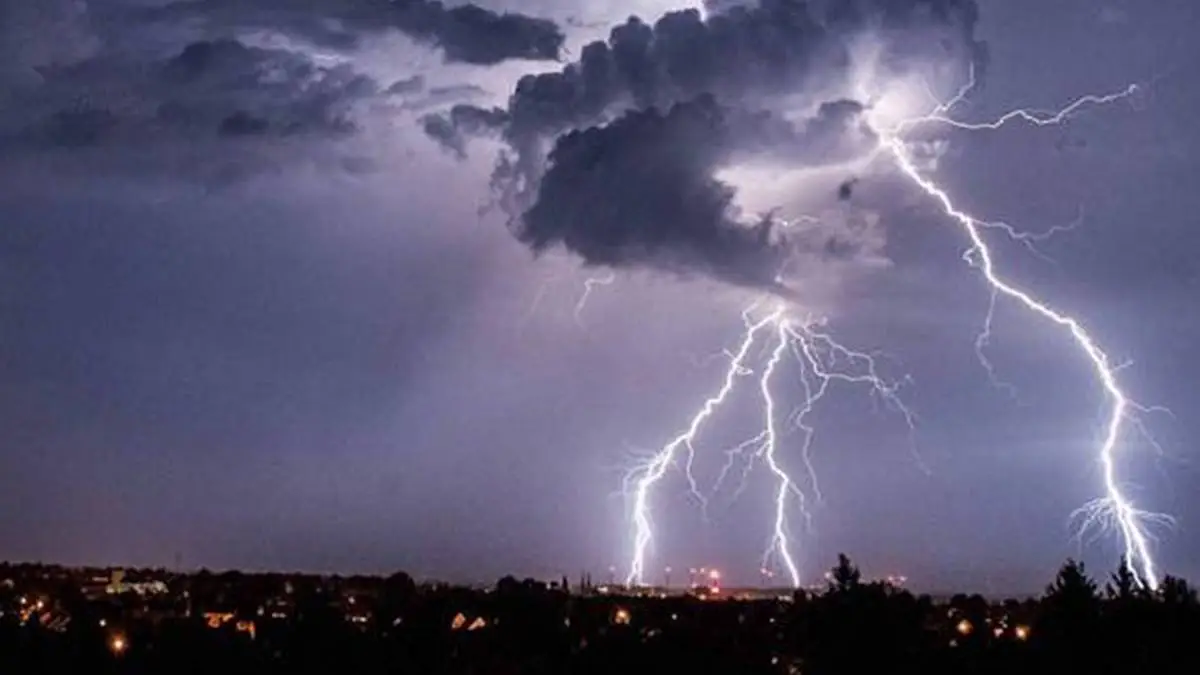 ഇന്ന് ഇടിയോട് കൂടിയ ശക്തമായ മഴയ്ക്ക് സാധ്യത, ജാഗ്രതാ നിർദ്ദേശം