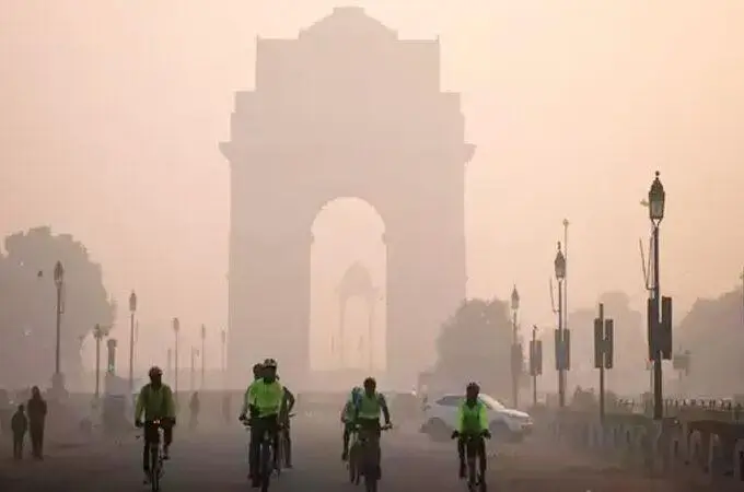 തണുത്തു വിറച്ച് ഡൽഹി, സ്‌കൂൾ കായിക മത്സരങ്ങൾ മാറ്റിവെയ്ക്കണമെന്ന് സുപ്രീംകോടതി