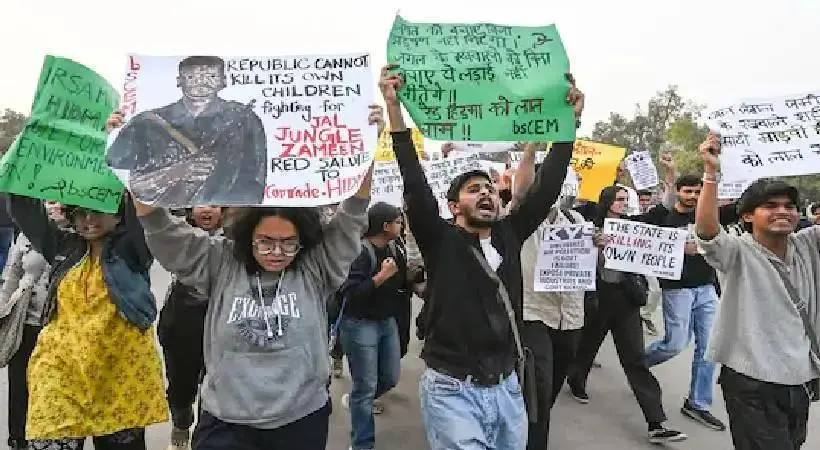 ഡൽഹിയിലെ വായുമലിനീകരണം കുറയ്ക്കാൻ മാന്ത്രികവടി കൈയ്യിലില്ലെന്ന് ജീഫ് ജസ്റ്റിസ്, എന്തുവന്നാലും പിന്നോട്ടില്ലെന്ന് പ്രതിഷേധക്കാർ