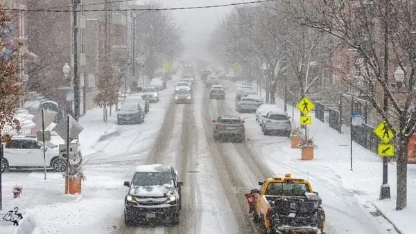 ന്യൂയോർക്കിലും ചിക്കാഗോയിലും ശീതക്കാറ്റും മഞ്ഞുവീഴ്ചയും