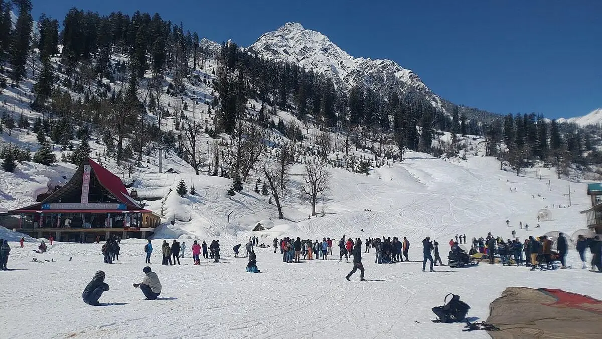 പ്രകൃതിയിലൊരു സ്വർഗ്ഗമുണ്ടെങ്കിൽ അത് ഇവിടെയാണ്, ക്രിസ്തുമസ് അവധി ആലോഷിക്കാം മഞ്ഞ് വാരിയെറിഞ്ഞ്