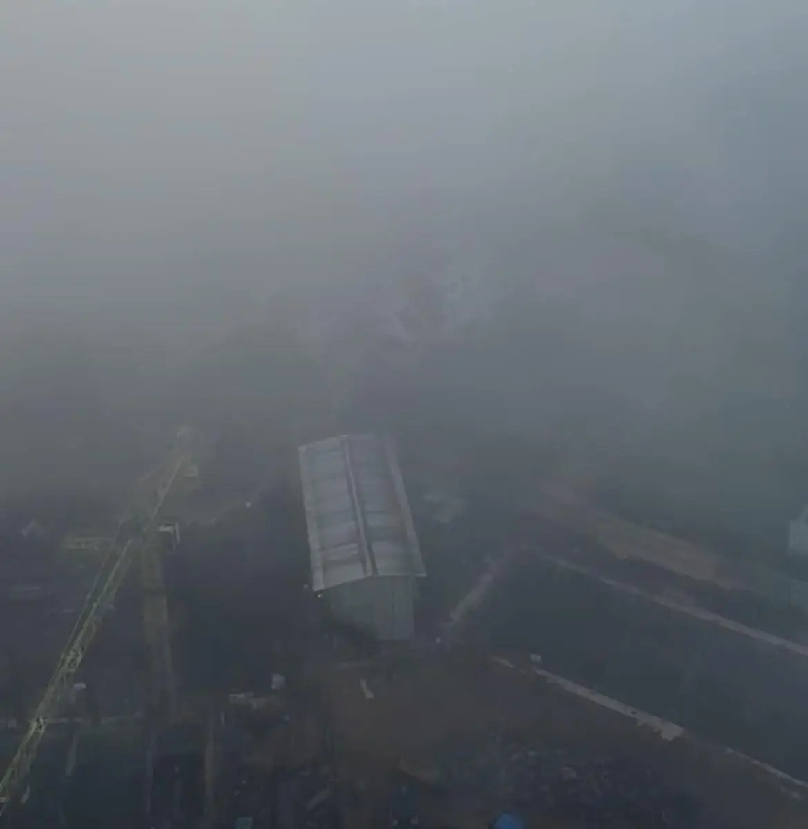 കാഴ്ച്ച മറച്ച് കൊച്ചിയെ മൂടി പുക മഞ്ഞ്, കുട്ടികളും ഗർഭിണികളും പ്രായമായവരും ശ്രദ്ധിക്കുക, മാസ്‌ക് ധരിക്കുക