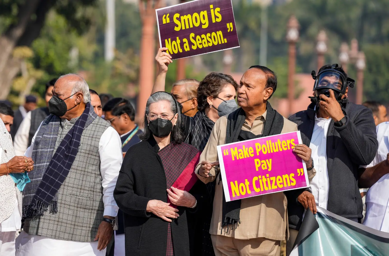 ഡൽഹിയിലെ വായു മലിനീകരണം കണ്ടു നിൽക്കാൻ വയ്യ, പ്രതിപക്ഷമിറങ്ങി, പ്രതീക്ഷയോടെ ജനങ്ങൾ