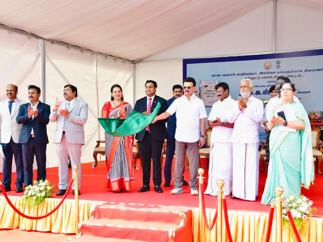 ശ്രീലങ്കയ്ക്ക് 950 ടണ്‍ സഹായം അയച്ച് തമിഴ്‌നാട്, ഒരു സംസ്ഥാനം മറ്റൊരു രാജ്യത്തിന് നല്‍കുന്ന വലിയ സഹായം