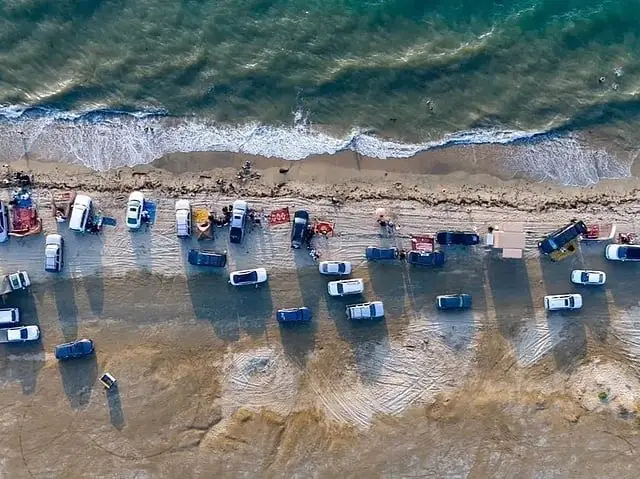 നേരിയ ശൈത്യകാല കാലാവസ്ഥയെ തുടർന്ന് ജസാനിലെ അൽ ഷുഖൈഖ് ബീച്ചിൽ സന്ദർശകരുടെ എണ്ണത്തിൽ വർധനവ്