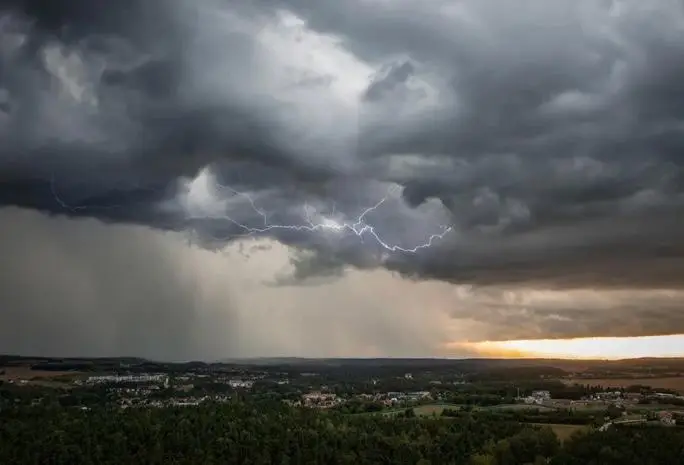 ബ്രാം കൊടുങ്കാറ്റ് കരതൊടുമ്പോൾ ശക്തമായ കാറ്റിനും, മഴയ്ക്കും, ഇടിമിന്നലിനും സാധ്യത