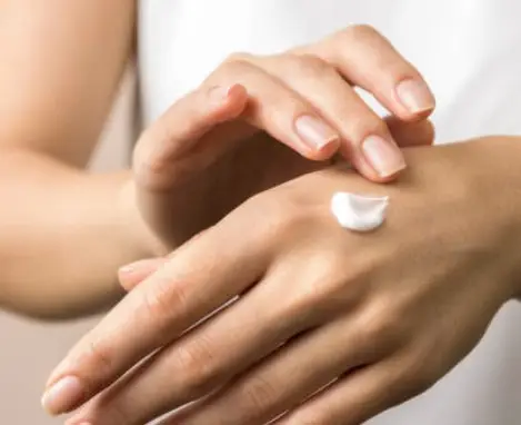 തണുപ്പുകാലത്ത് ചര്‍മത്തിന് വരള്‍ച്ചയോ വിണ്ടു കീറലോ ഉണ്ടോ? ആരോഗ്യമുള്ള ചർമ്മസംരക്ഷണത്തിന് ഈ കാര്യങ്ങൾ ശ്രദ്ധിക്കാതെ പോകരുത്