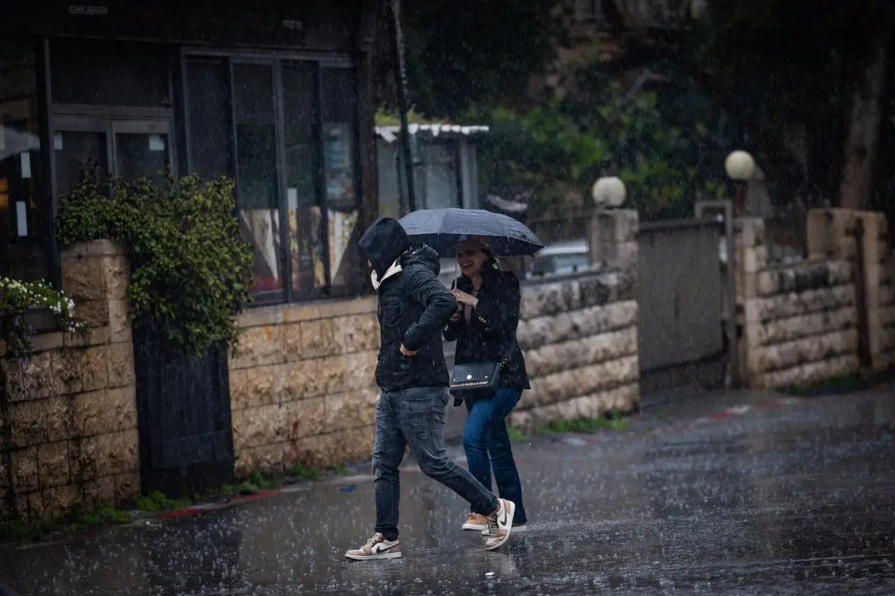  ബൈറൺ കൊടുങ്കാറ്റ് എത്തുന്നു, വരാൻ പോകുന്നത് ശക്തമായ മഴയും കാറ്റും ഇടിമിന്നലും വെള്ളപൊക്കവും