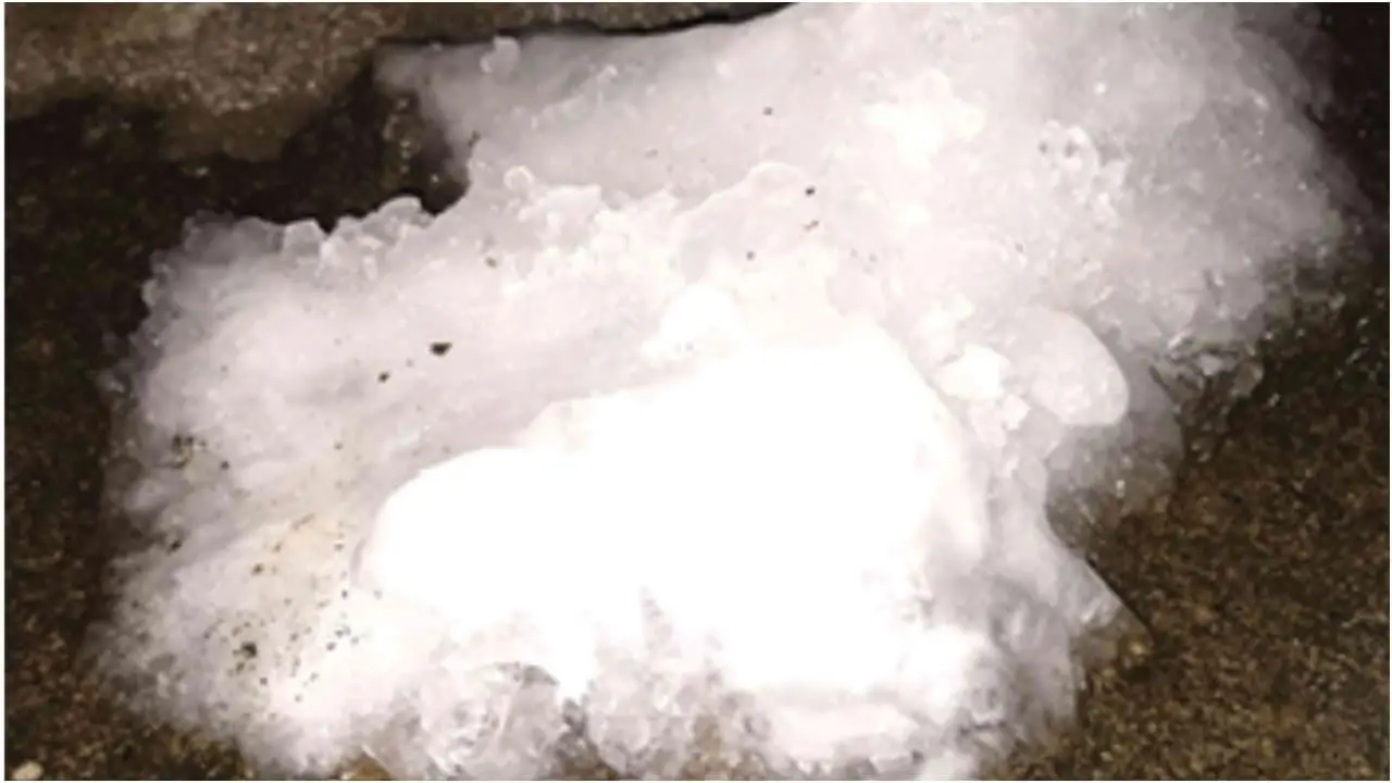 ആകാശത്തു നിന്ന് കൂറ്റൻ ഐസ് പാളി മലപ്പുറത്തെ ഒരു വീടിന് മുകളിൽ വീണു, അത്ഭുത പ്രതിഭാസമെന്ന് കാലാവസ്ഥാ വകുപ്പ്