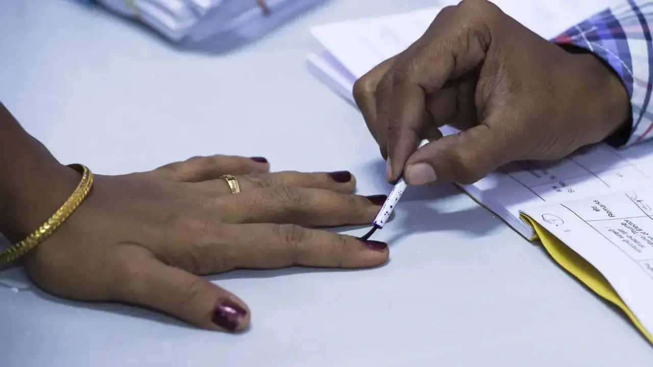 മഴമാറി മാനം തെളിഞ്ഞു, കാലാവസ്ഥ അനുകൂലം, ഇന്ന് രണ്ടാംഘട്ട വോട്ടെടുപ്പ്