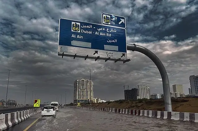 മഴയും മൂടൽമഞ്ഞും തിരിച്ചെത്തുന്നതോടെ യുഎഇ അസ്ഥിരമായ കാലാവസ്ഥയിലേക്ക് നീങ്ങും