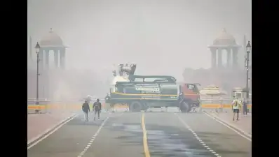 ഡൽഹിയിൽ മഴ ലഭിക്കുമോ? എൻ‌സി‌ആറിൽ ഇടതൂർന്ന മൂടൽമഞ്ഞ്, യു‌പി നഗരത്തിന് യെല്ലോ അലർട്ട് 