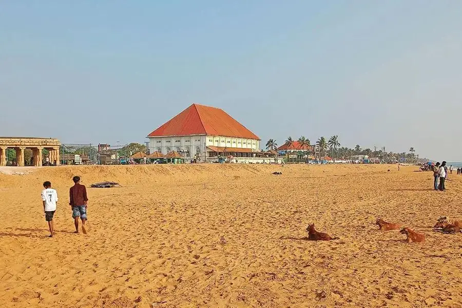 കടൽ കൊണ്ടു പോയ തീരം തിരിച്ചു വരുന്നു, ശംഖുമുഖത്ത് കൃത്രിമ തീരം നീട്ടുന്നു, വീണ്ടും മണൽ വിരിക്കും