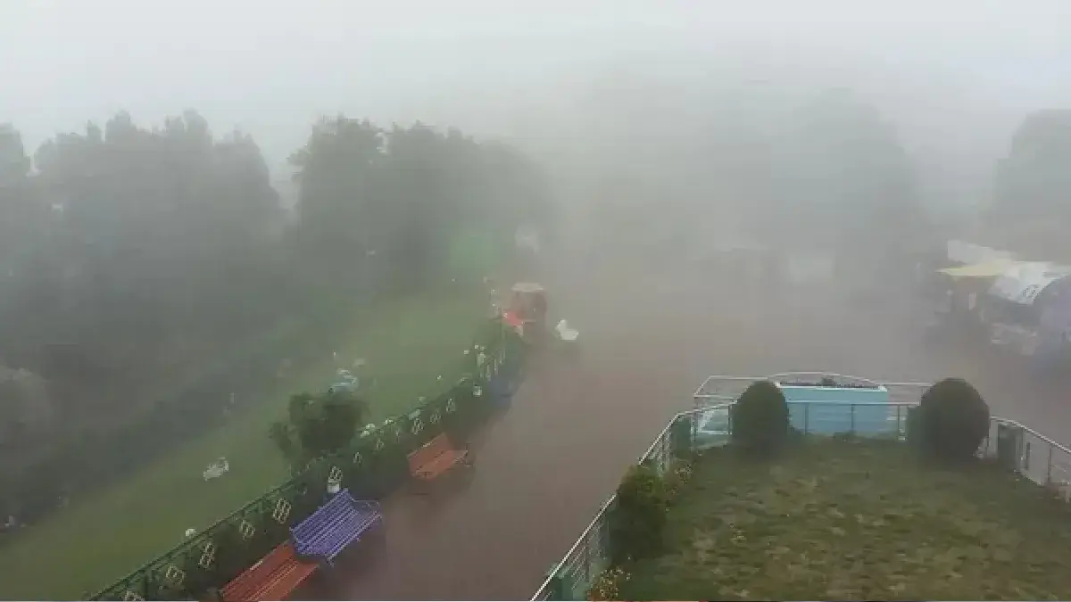 മഞ്ഞുവീഴ്ച കൊടും തണുപ്പിലേക്ക് നയിച്ചതോടെ ഊട്ടി വിറക്കുന്നു