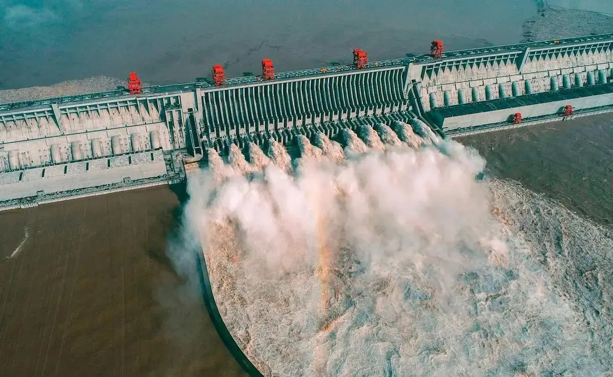 പ്രകൃതിയുടെ പ്രവചിക്കാൻ കഴിയാത്ത ദുരന്തങ്ങൾക്ക് സകലരും തയ്യാറായിക്കോളു, ലോകത്തിലെ ഏറ്റവും വലിയ അണക്കെട്ട് അപകടത്തിൽ