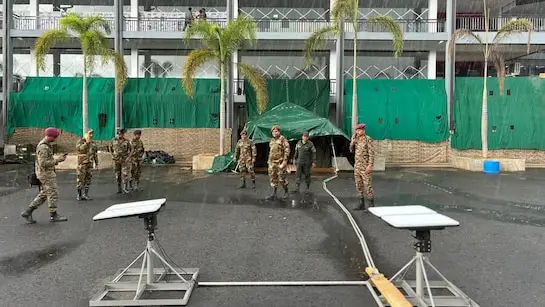 ചുഴലിക്കാറ്റ് ബാധിച്ച ശ്രീലങ്കയിൽ സാറ്റലൈറ്റ് ഇന്റർനെറ്റ് വിന്യസിച്ച് ഇന്ത്യൻ സൈന്യം