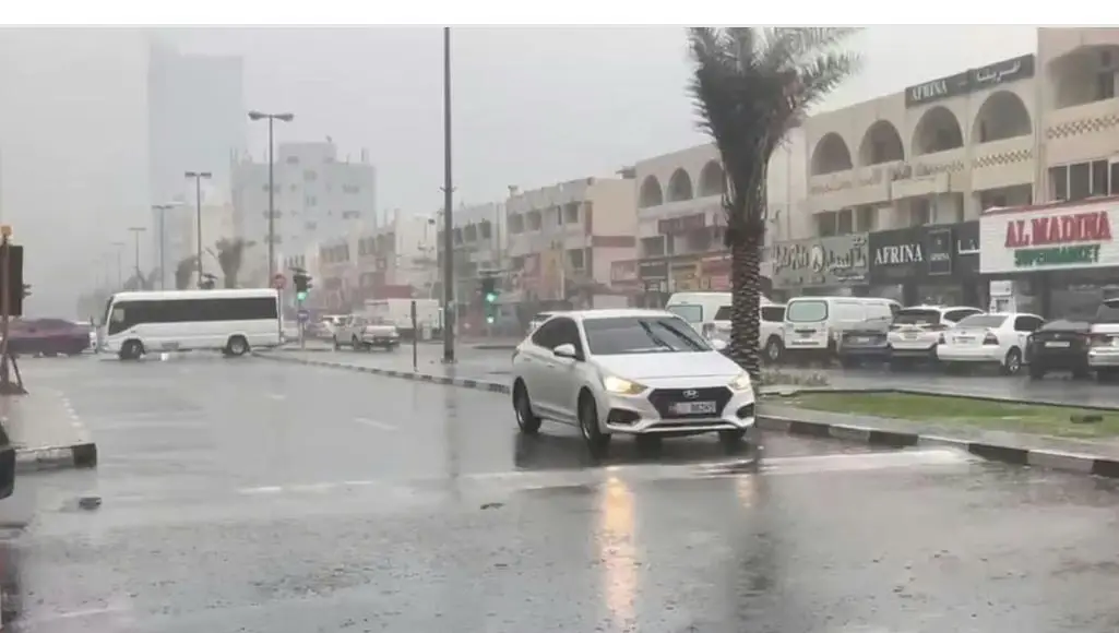ദുബായിൽ മഴ തുടങ്ങി,  ജനങ്ങൾ ജാഗ്രതരായിരിക്കുക, അത്യാവശ്യങ്ങൾക്കു മാത്രം പുറത്തിറങ്ങുക