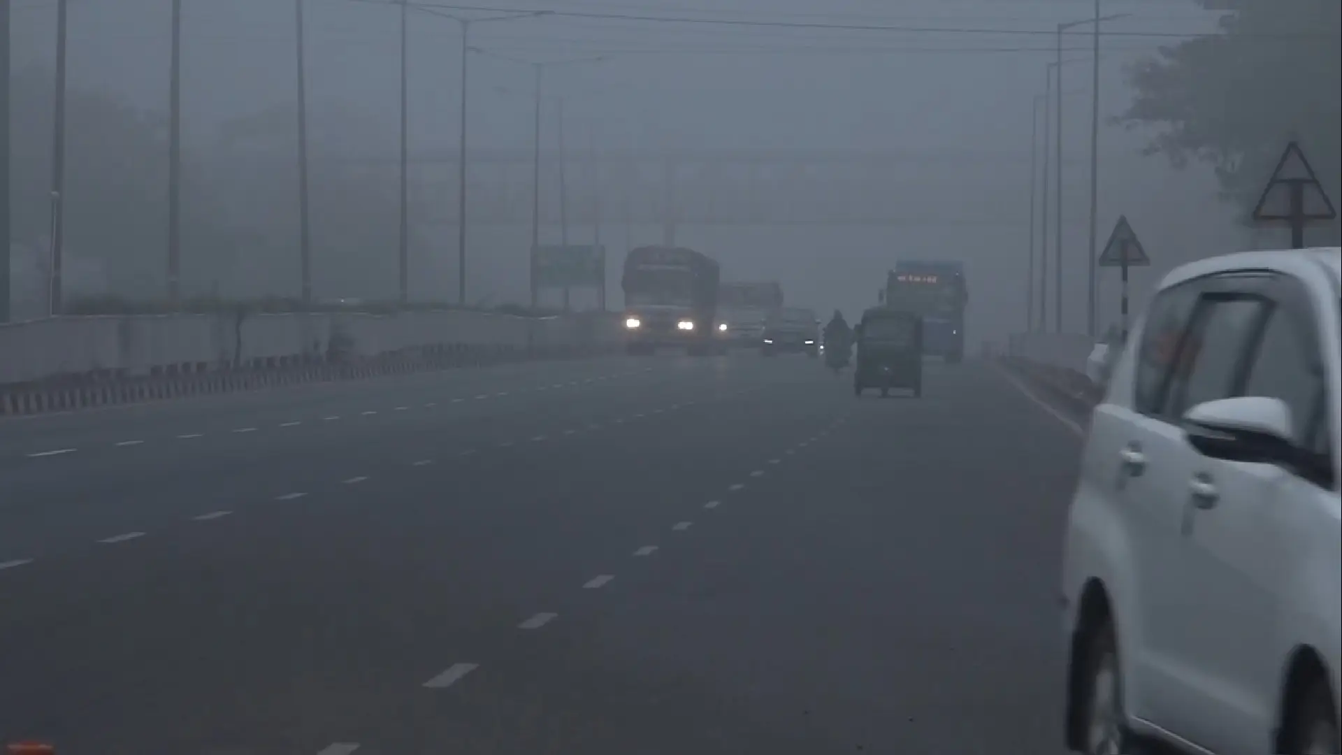 ഒഡീഷയിൽ മൂടൽമഞ്ഞ്, വിമാന സർവീസുകളും ഗതാഗതവും തടസ്സപ്പെട്ടു