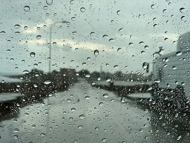 യുഎഇയിൽ ഈ വാരാന്ത്യത്തിൽ  ശക്തമായ കാറ്റും തുടർച്ചയായ മഴയും ഉണ്ടാകുമെന്ന് കാലാവസ്ഥാ മുന്നറിയിപ്പ്