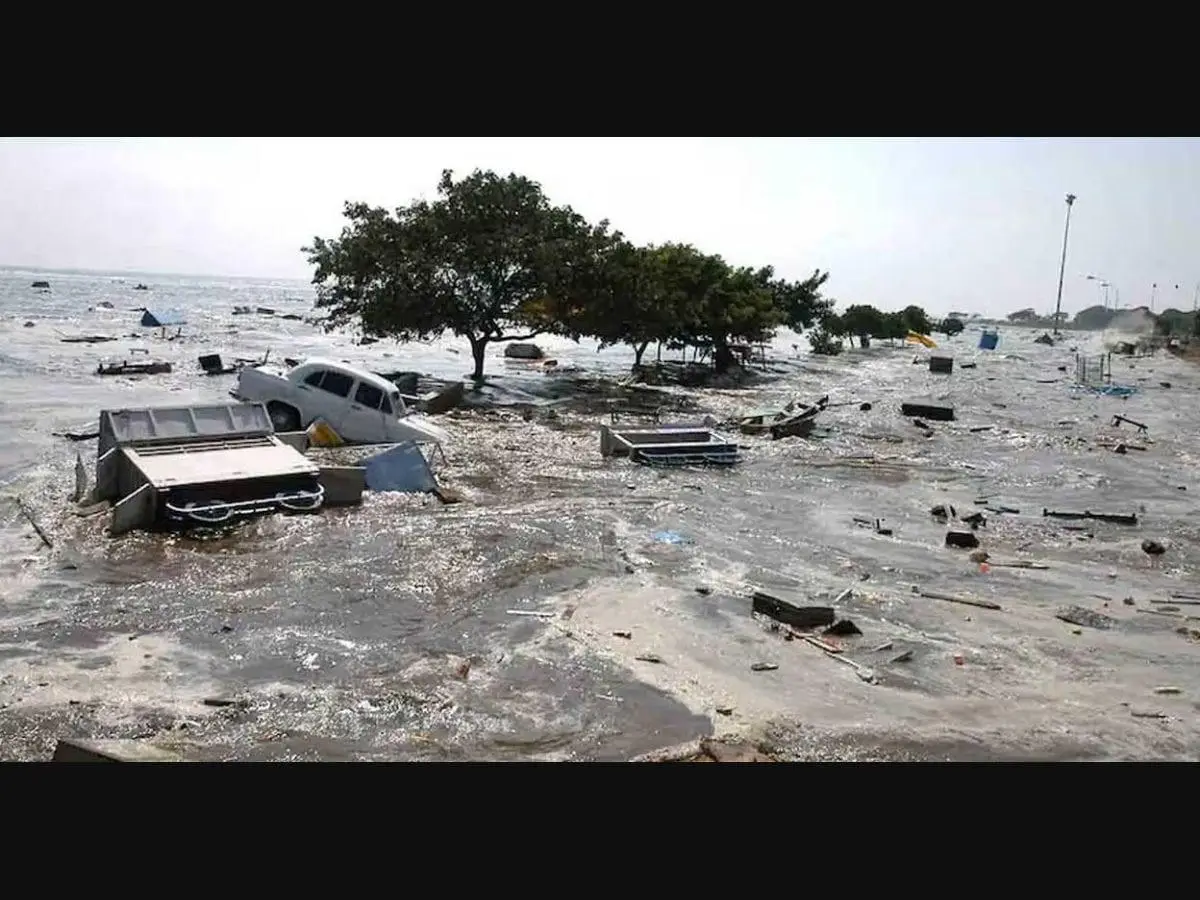 ക്രിസ്‌മസ് ആഘോഷങ്ങളിലായിരുന്ന ജനങ്ങൾക്കിടയിലേക്ക് ആഞ്ഞടിച്ച സുനാമി കൊണ്ടുപോയത് 2 ലക്ഷത്തിലധികം ജീവനുകൾ, ഇന്നേക്ക് 21 വർഷം