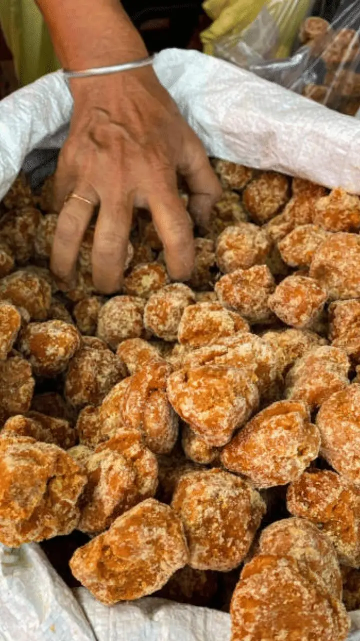 there-are-many-benefits-of-eating-jaggery-during-winters