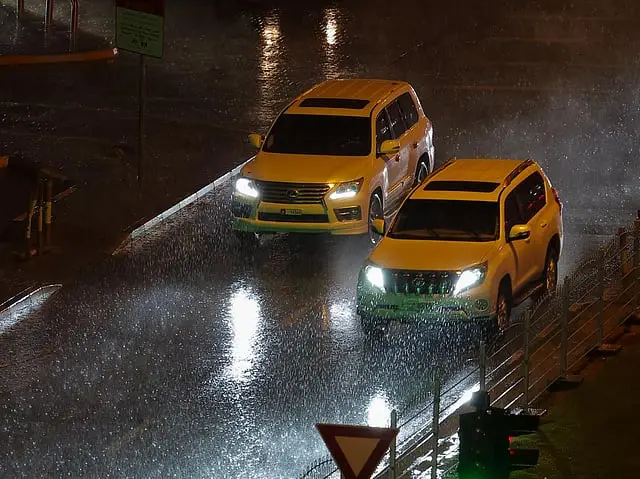 ശനിയാഴ്ച വരെ ഇടയ്ക്കിടെ മഴയ്ക്ക് സാധ്യത, കടൽസ്ഥിതി അപകടകരമാകും, ജനങ്ങൾ ജാഗ്രത പാലിക്കണമെന്ന് കാലാവസ്ഥാ വകുപ്പ്