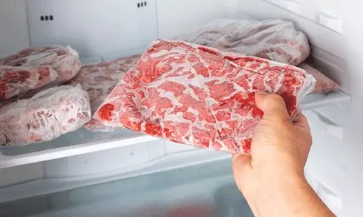 ഇറച്ചി സാധാരണ താപനിലയിൽ ഐസ് കളയാനായി വയ്ക്കുമ്പോൾ ഇക്കാര്യങ്ങൾ ശ്രദ്ധിക്കൂ, ഇല്ലെങ്കിൽ ബാക്‌ടീരിയ വളർന്ന് പണികിട്ടും