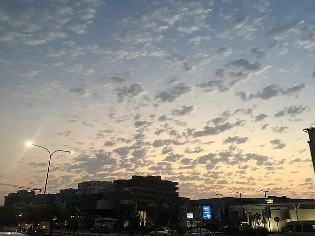 യുഎഇയിൽ തണുപ്പേറുന്നു; ഭാഗികമായി മേഘാവൃതമായ കാലാവസ്ഥയ്ക്കും നേരിയ മഴയ്ക്കും സാധ്യത