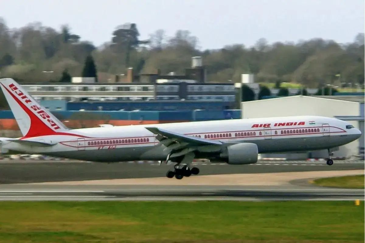 യുകെയിൽ കനത്ത മഞ്ഞ്; ലാൻഡിംഗ് സാധ്യമായില്ല, രണ്ട് എയർ ഇന്ത്യ വിമാനങ്ങൾ വഴിതിരിച്ചുവിട്ടു