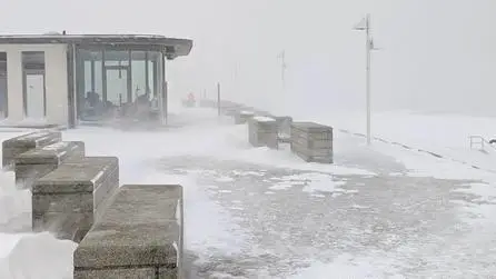വടക്കൻ യൂറോപ്പിനെ വിറപ്പിച്ച് ആഞ്ഞുവീശി ഗൊരേറ്റി കൊടുങ്കാറ്റ്, ലക്ഷകണക്കിന് വീടുകൾ ഇരുട്ടിലായി, ജനജീവിതം  സ്തംഭിച്ചു