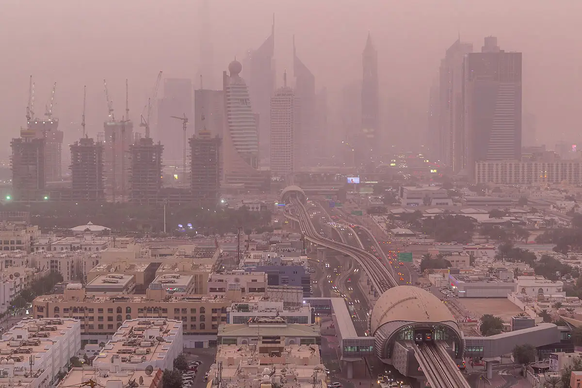 യുഎഇയിൽ കനത്ത മൂടൽമഞ്ഞ്: കാഴ്ചപരിധി പൂജ്യത്തിനടുത്തെന്ന് മുന്നറിയിപ്പ്