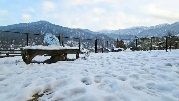 ശക്തമായ മഞ്ഞുവീഴ്ച: ജമ്മു കാശ്മീരിൽ ജനജീവിതം സ്തംഭിച്ചു; വിമാനങ്ങൾ റദ്ദാക്കി, ദേശീയപാത അടച്ചു