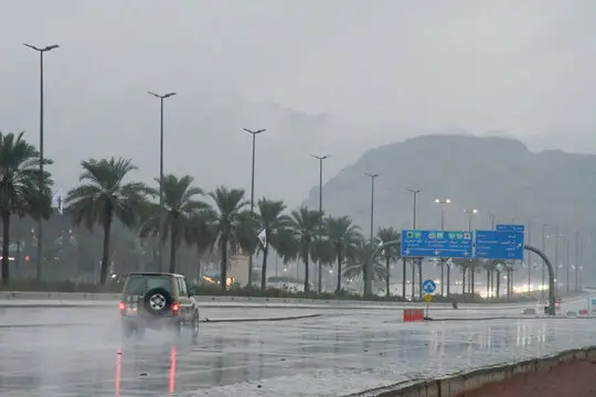 സൗദി അറേബ്യയിൽ ഇടിമിന്നലോടു കൂടിയ മഴ, മഞ്ഞുവീഴ്ച്ചയ്ക്കും സാധ്യതയെന്ന് കാലാവസ്ഥാ വകുപ്പ് 