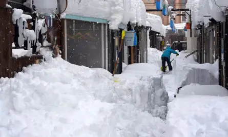 ജപ്പാനിൽ മഞ്ഞു വീഴ്ച്ചയിൽ 30 മരണം, 91 വയസ്സുള്ള സ്ത്രീയെ കണ്ടെത്തിയത് മഞ്ഞിനടിയിൽ കുഴിച്ചിട്ട നിലയിൽ