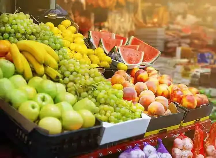 ചൂട് കൂടിയപ്പോൾ പഴം വിപണി സജീവം, പൊള്ളുന്ന വില, മുന്തിരിക്കും, ആപ്പിളിനും വില കുത്തനെ ഉയർന്നു