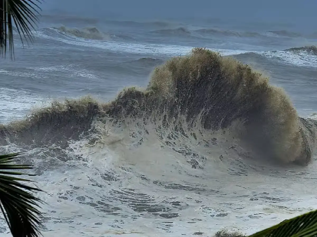 കള്ളക്കടൽ പ്രതിഭാസം, കടലാക്രമണത്തിനും ഉയരത്തിലുള്ള തിരമാലകൾക്കും സാധ്യത, ജാഗ്രത നിർദേശം